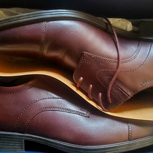 Clark's Griswalds brandy new size 10.5 3E BNIB guaranteed to last 5 years. - Picture 1 of 14